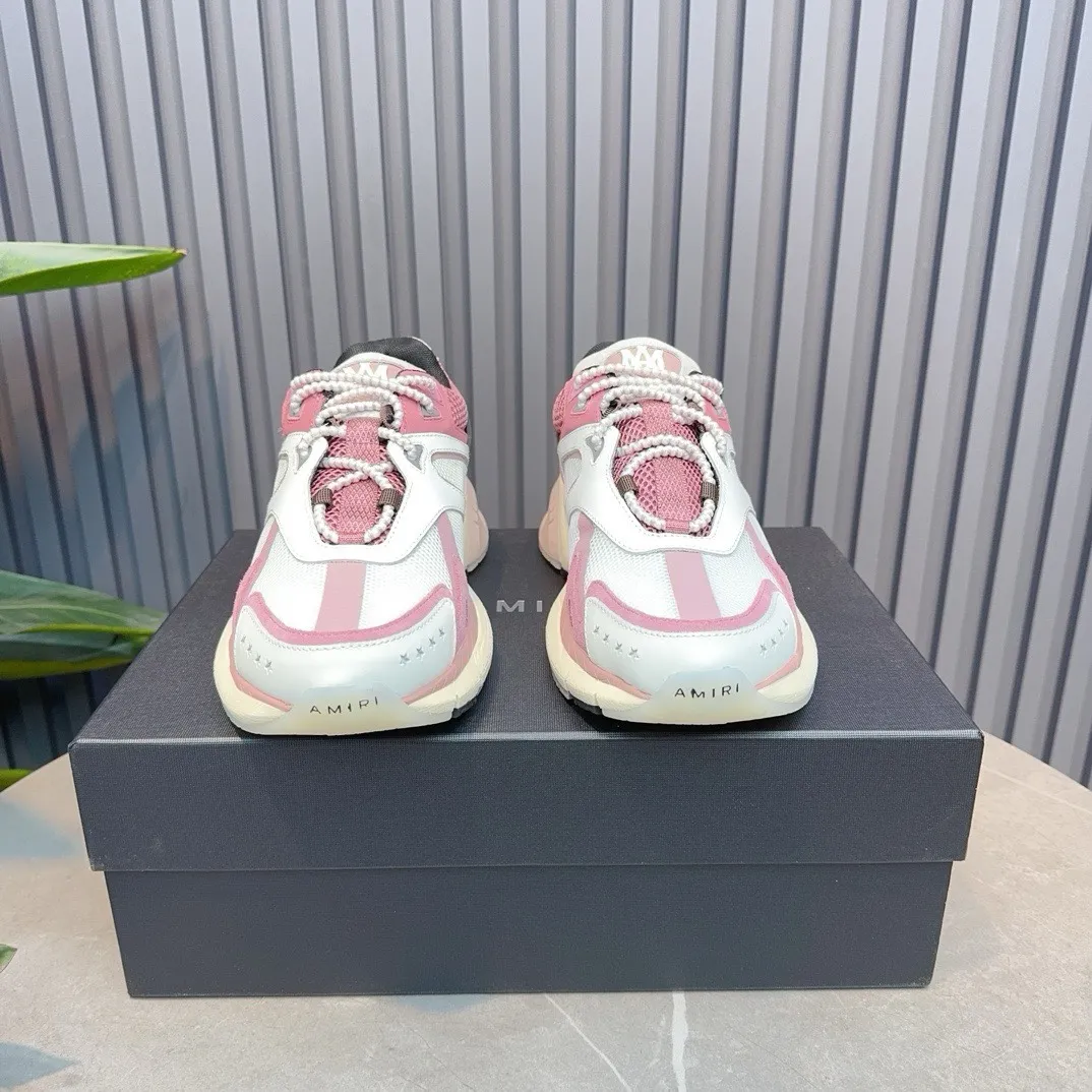 [AMIRI Amir] P: 760💰Size for couples: Female 35-40; Male 39-44; (Customized at 45.46) AMIRI Amir New Autumn and Winter Products New Autumn Latest Catwalk Couple Color Block Bread Casual Sports Shoes Series 〰 Casual fashion style full of details New generation of bone shoes popular classic upgrades Super comfortable and super popular! AUTRY is an exclusive version of AUTRY couple casual shoes from a high street brand in Los Angeles. Many celebrity Internet celebrities have the same style. Chinese new rapper Xiaobai Gali, Wang Yibo, Yang Mi and other Internet celebrity bloggers are competing for their feet. The three-dimensional molded metal logo on the side of the AJ1 shoe is on par with Nike's popular Fog. The heroic value instantly has a bit of punk rock flavor, all showing fashion sense and street style... ▪ Upper: original custom-made cowhide + original custom-made breathable mesh ▪Inner lining: original customized breathable mesh ▪Outsole: original molded two-color TPU rubber combination outsole.